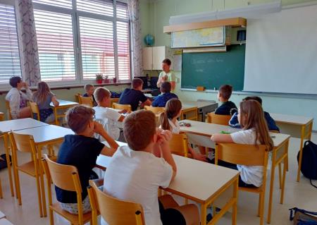 Čarobni dan s knjigo in kužki na Osnovni šoli Marije Vere (5)